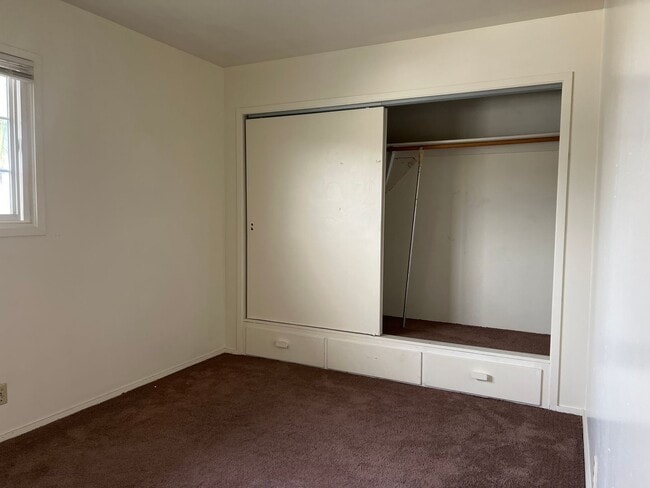 Building Photo - 2312pontoni