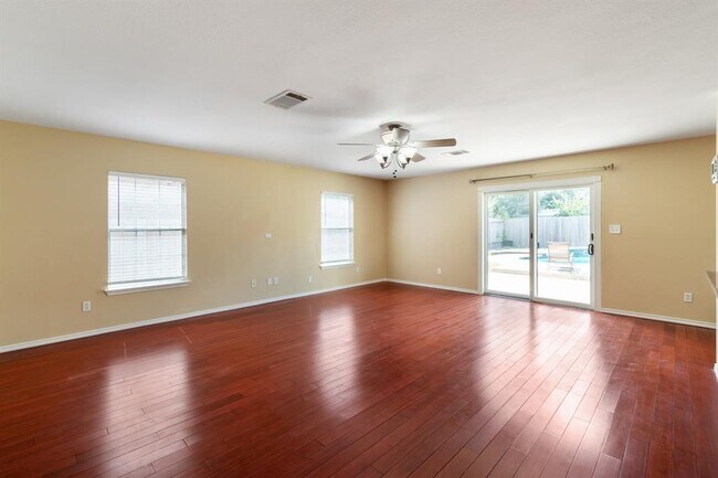 Building Photo - 1117 Del Roy Dr