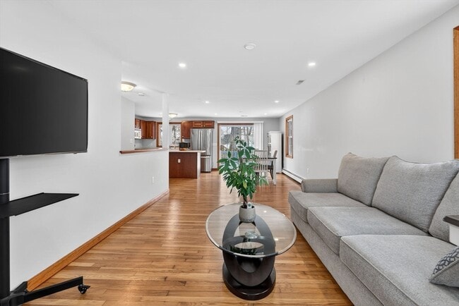 Building Photo - 23 Cady St