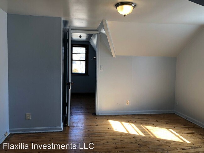 Building Photo - 2 br, 1.5 bath House - 4352 Ingleside