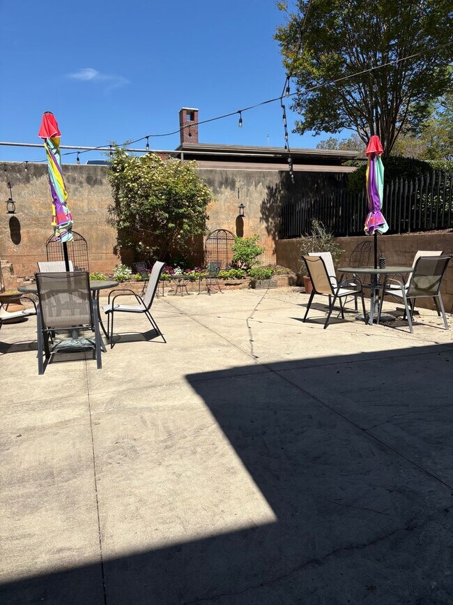 Building Photo - Lovely 2 Bedroom 2 full Bath Historical  Condo in Downtown Easley! Lawn Care and Trash Pickup inc...