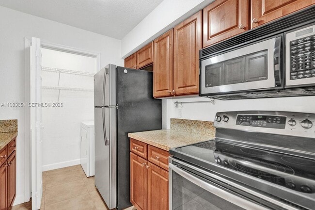 Building Photo - 949 Riverside Dr