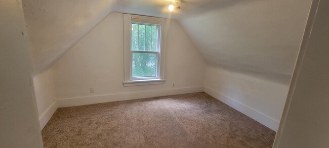 Building Photo - 706 E Lewis St