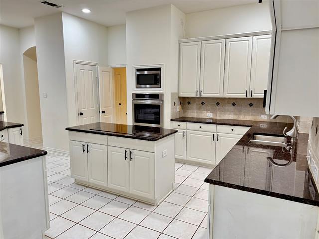 Building Photo - 708 Nettleton Dr