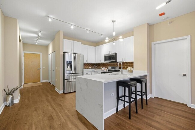 Building Photo - 1629 S Prairie Ave