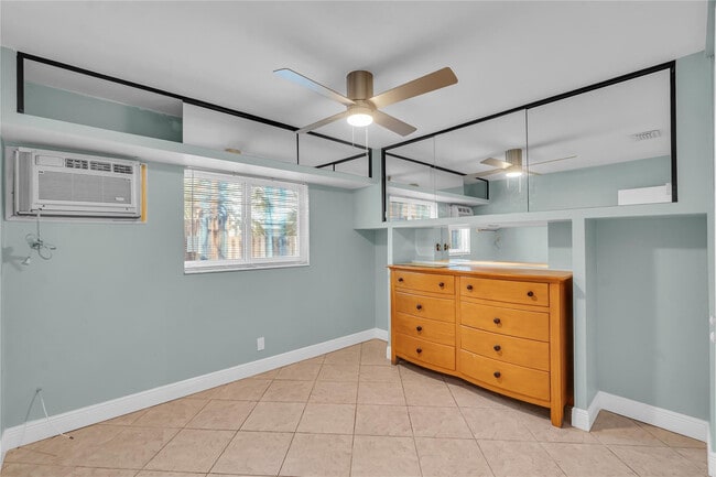 Building Photo - 4541 NE 6th Terrace