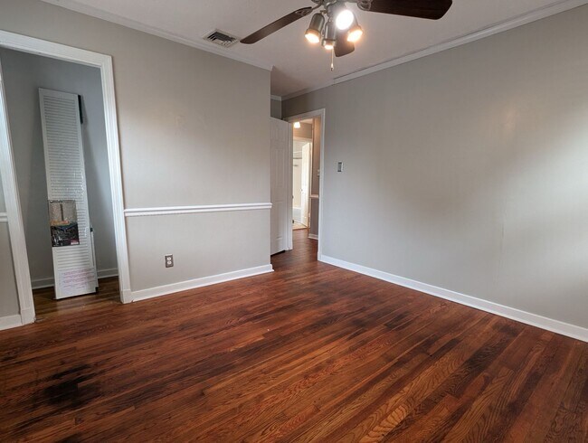 Building Photo - 4 Bedroom West End Home - Garage and Fenced Backyard!