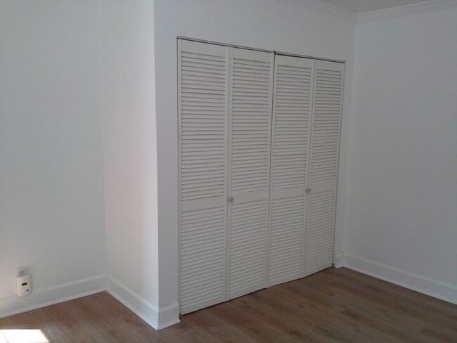 Building Photo - 6445 W 87th St