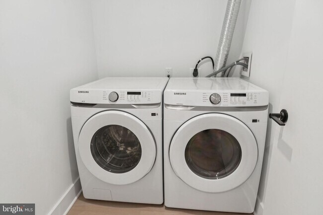 Building Photo - 30 W Allens Ln