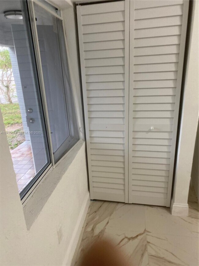 Building Photo - 2122 NW 5th St