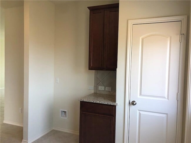 Building Photo - 108 Yellowbark St