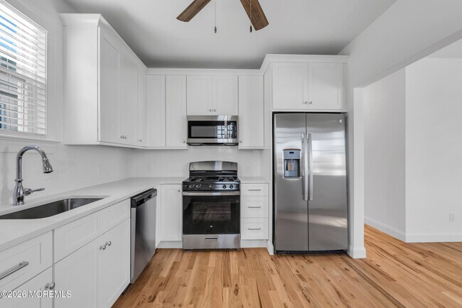 Building Photo - 132 Bay Ave