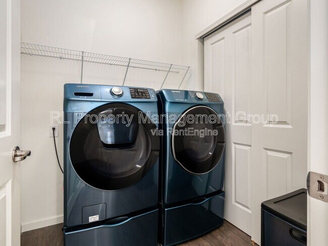 Building Photo - 5861 Yellowfin Ln