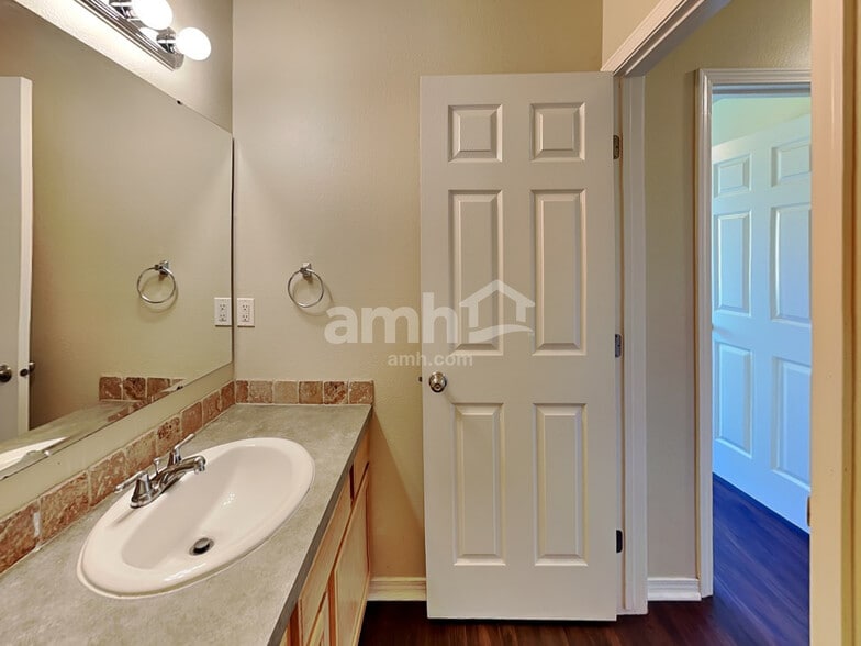 Building Photo - 19782 Amherst Ave