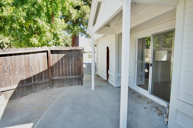 Building Photo - 4400 Sunrise Ct
