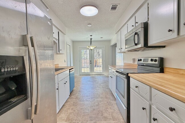 Building Photo - AVAILABLE NOW! (One Pet Maximum)