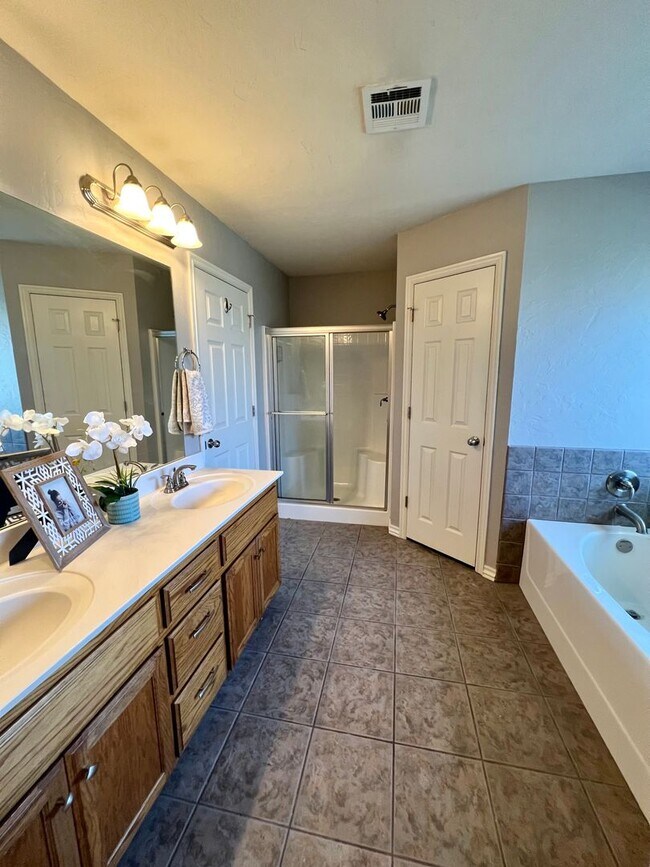 Building Photo - Wonderful Rental Home in Sycamore Creek!