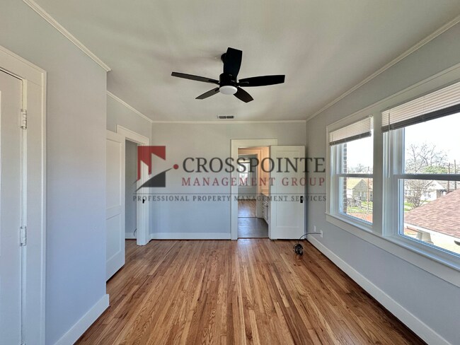 Building Photo - 526 S Bonner Ave