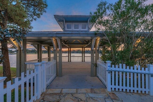 Building Photo - 190 W Breezy Way