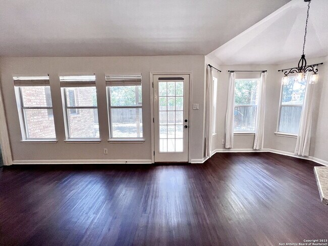 Building Photo - Charming 3-Bed Home Near Medical Center w/ Private Greenbelt Backyard!