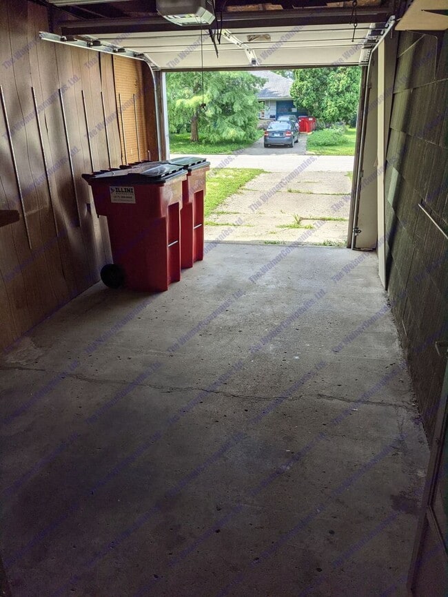 Building Photo - Now leasing!!!