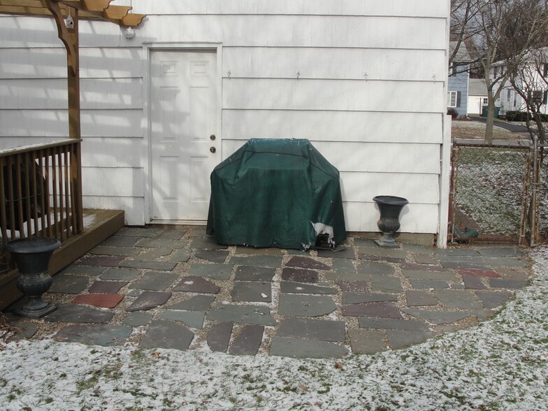 Building Photo - 131 Shelbourne Rd