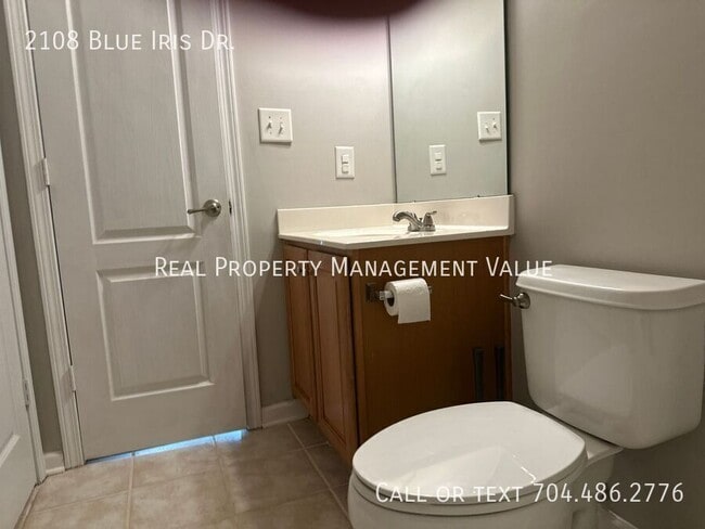 Building Photo - 2108 Blue Iris Dr