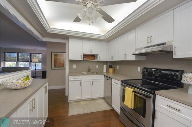 Building Photo - 405 N Ocean Blvd