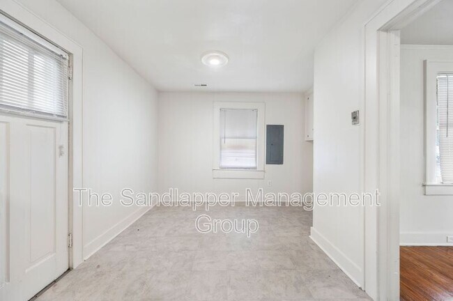 Building Photo - 2144 Banyan St