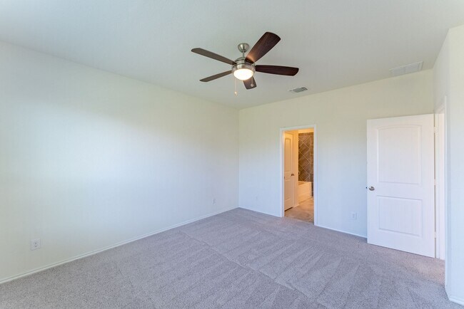 Building Photo - Elegantly Spacious 3-Bed, 2-Bath Home in Round Rock