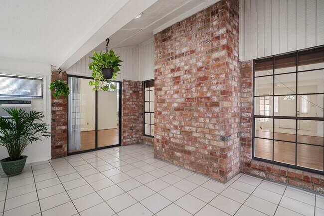 Building Photo - 2710 Pineleaf Dr