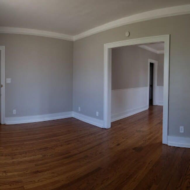Building Photo - Fully Renovated 3BR Multi-Level Home with New Appliances