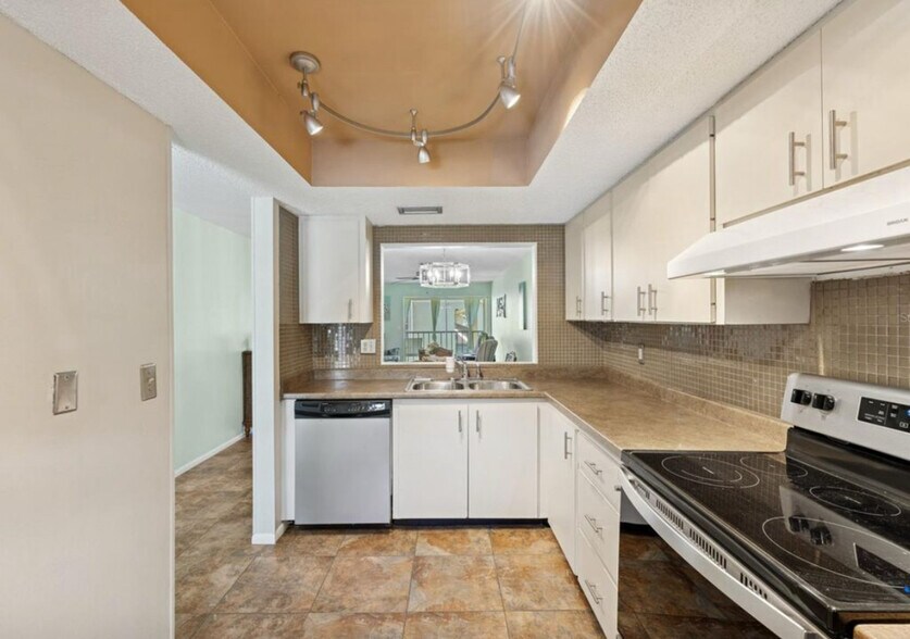 Building Photo - 2639 Woodgate Ln