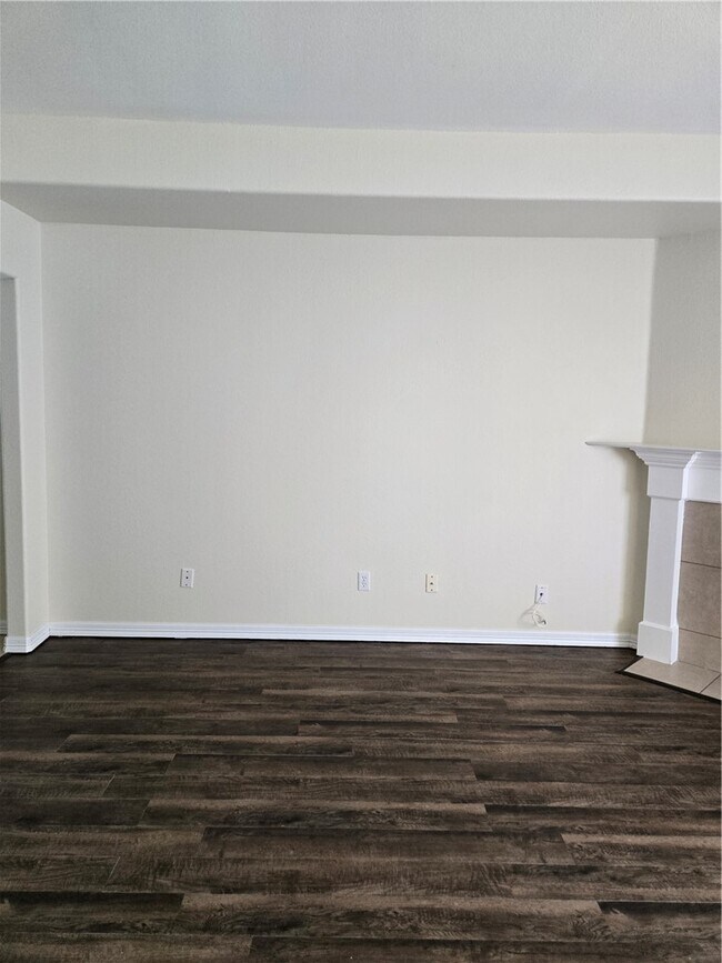 Building Photo - 1703 N Valor