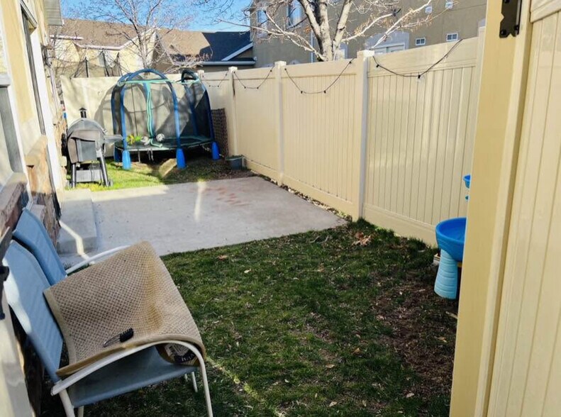 Building Photo - 8789 S Caliente Dr