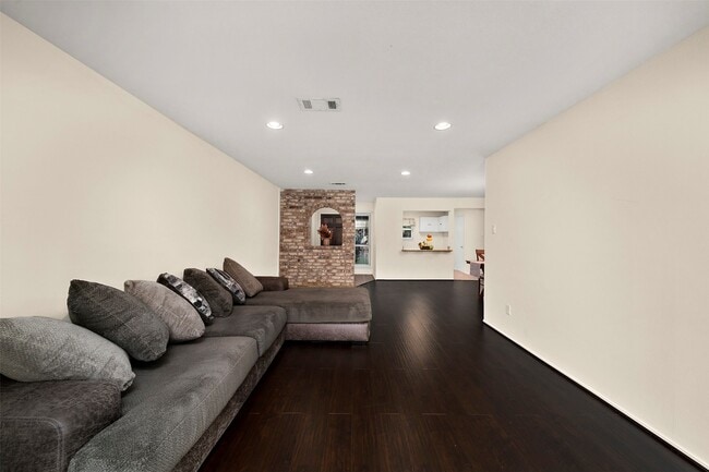 Building Photo - 12971 Trail Hollow Dr