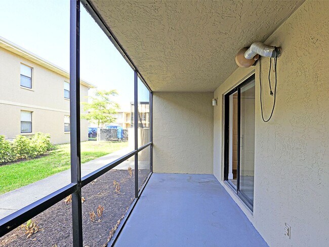 Building Photo - 5305 Summerlin Rd