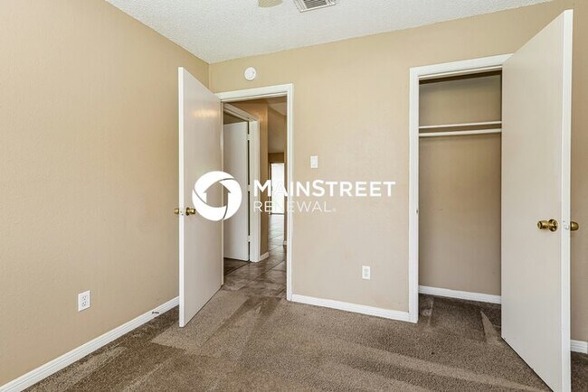 Building Photo - 4 Bedroom Pet-Friendly Home in Houston, TX with Main Street Renewal