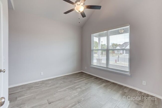 Building Photo - Move In Special! Relax In The Comfort of a...