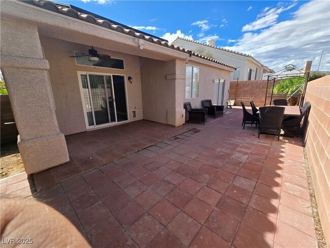 Building Photo - 9688 Emeraude Ave