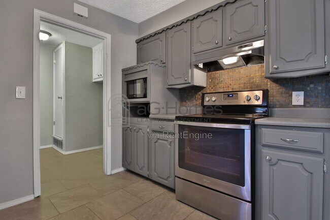 Building Photo - 405 Yukon Ave