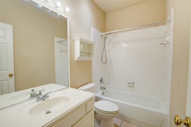 Building Photo - 18422 Auburn Woods Dr