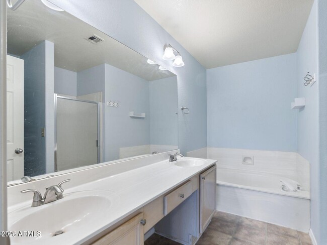 Building Photo - 7705 W Tonto Dr