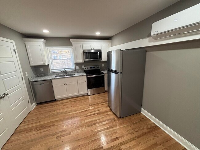 Building Photo - 402 Gunn St