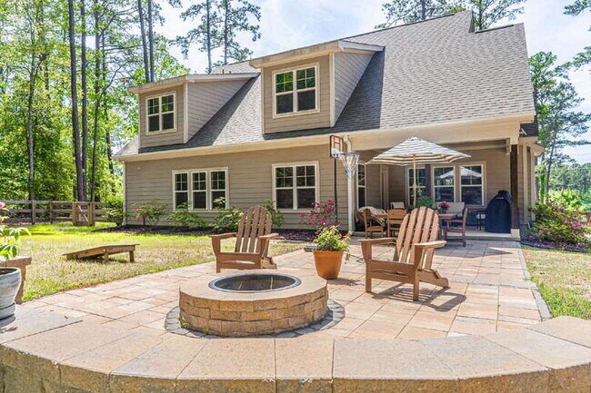 Building Photo - 156 Lakeview Dr