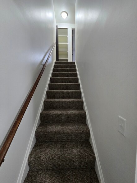 Building Photo - 162 Chris Drive