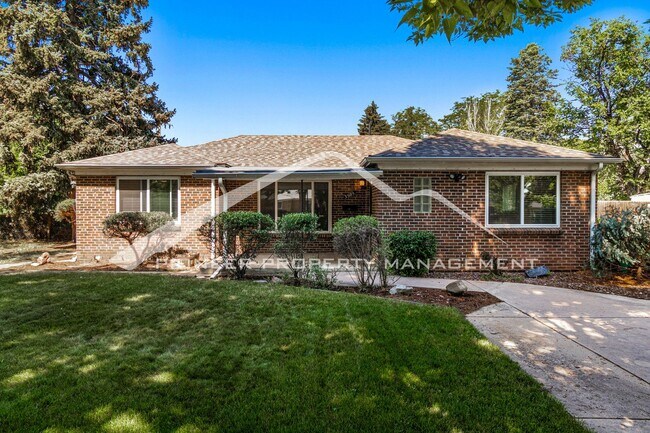 Primary Photo - Charming Home with Washer/Dryer and Fenced...