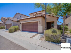 Building Photo - Discover this charming 3/2.5 townhome in Phoenix!