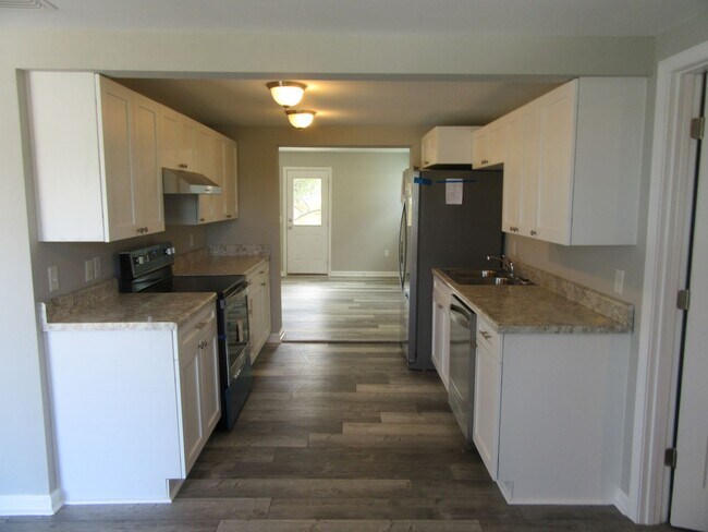 Building Photo - 9823 Clarence St