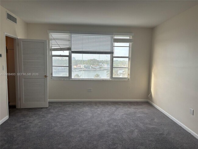 Building Photo - 5255 Collins Ave